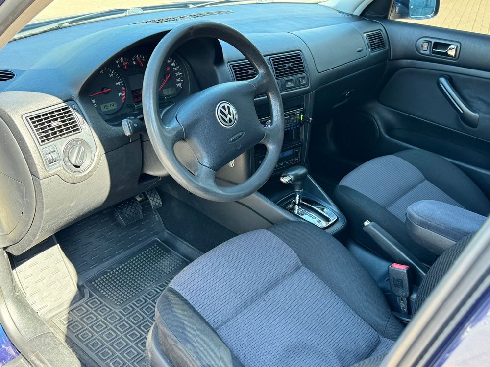 VOLKSWAGEN GOLF 2001 рік 1.6 бензін