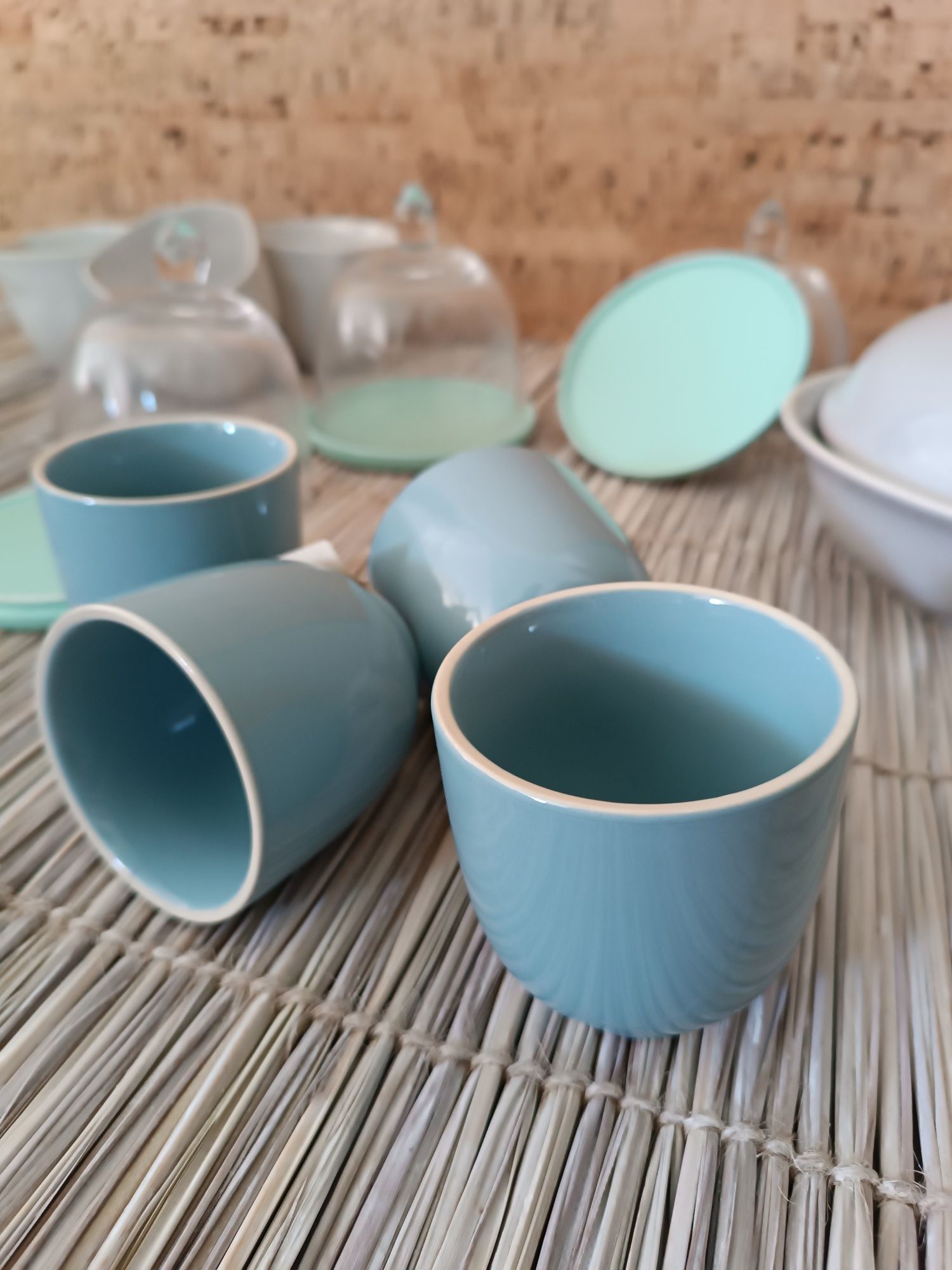 Conjunto de porcelana cores pastel