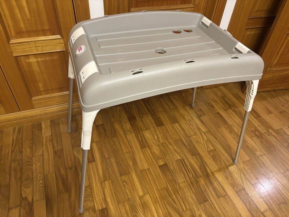 Muda fraldas/suporte de banheira OKBABY