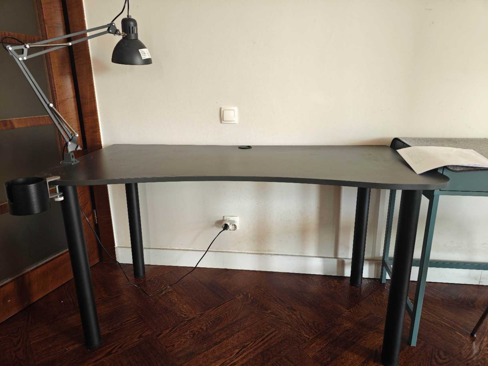 Biurko IKEA + lampka biurkowa