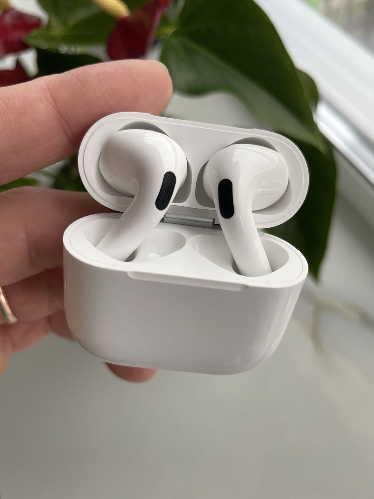 Apple AirPods 4 with Active Noise Cancellation (MXP93)