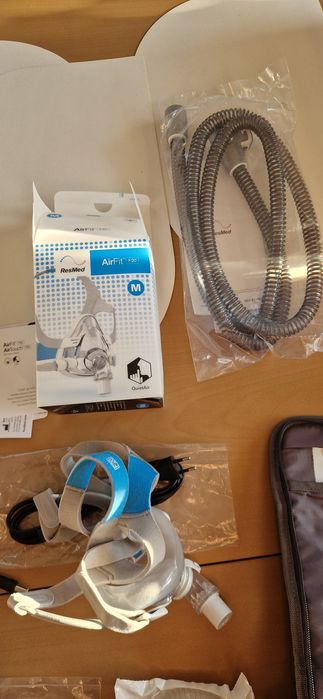 Aparat do bezdechu AirSense™ 10 z nawilżaczem i podgrzewaną rurą ResMe