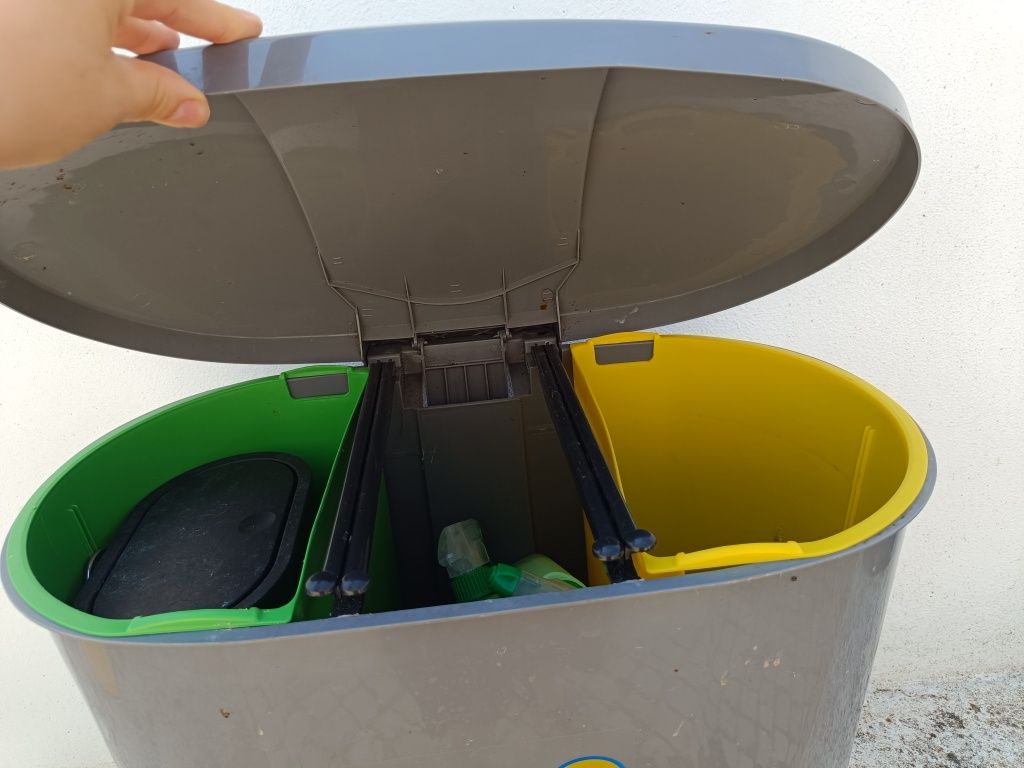 Caixote de lixo para reciclagem