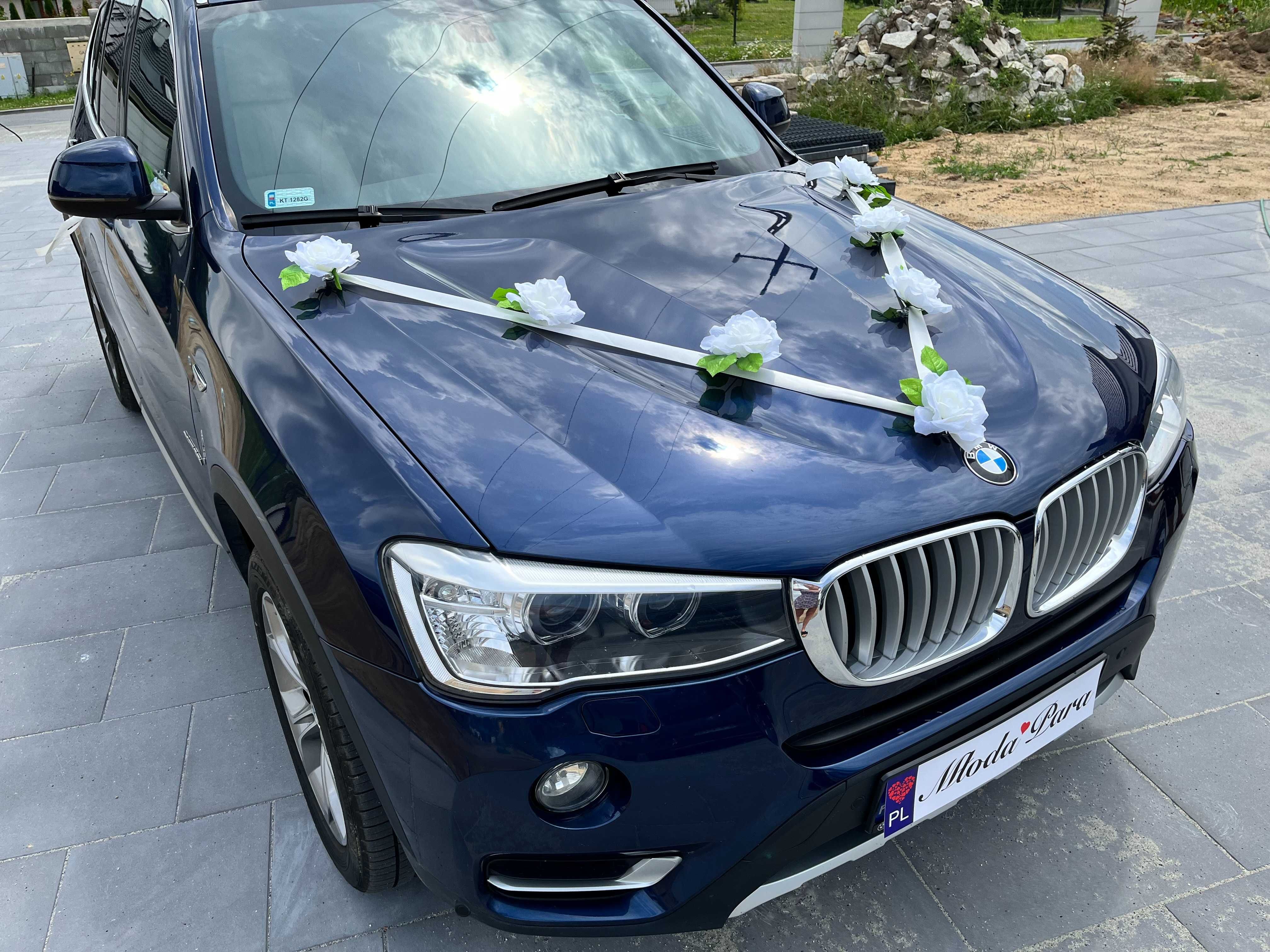 V dekoracja ślubna samochodu na samochód auto do ślubu róże szarfa