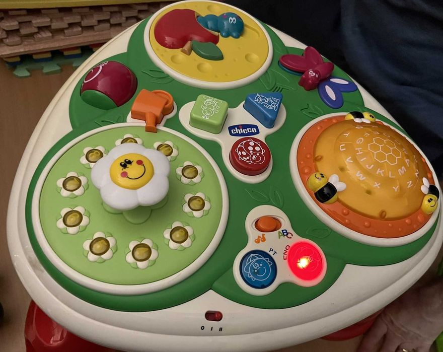 Mesa de atividades Chicco
