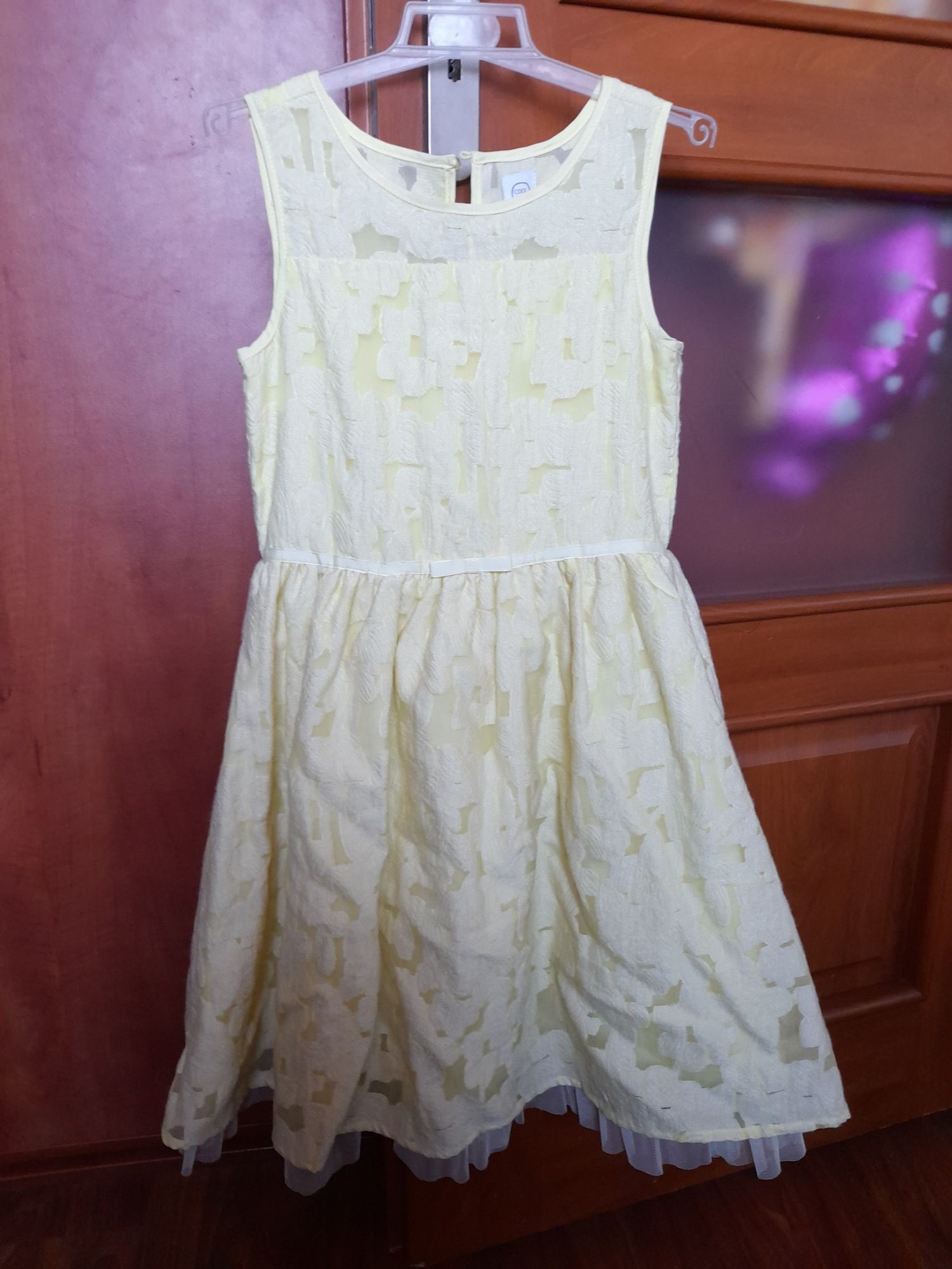 Piękna sukienka dla dziewczynki  rozmiar 134 ze Smyka