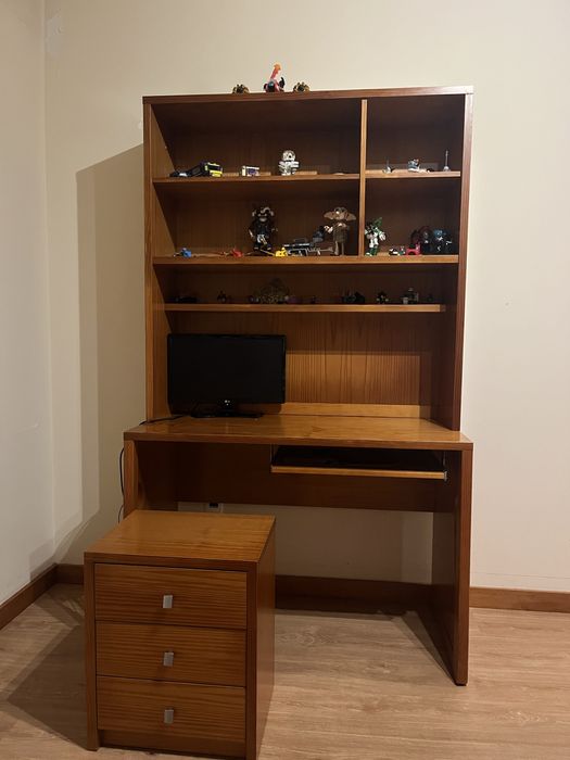 Estudio completo (cama + colchão + escravaninha)