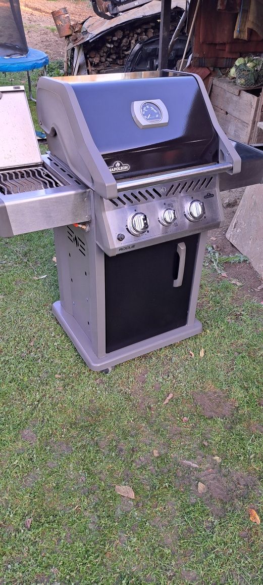 Grill gazowy napoleon rogue