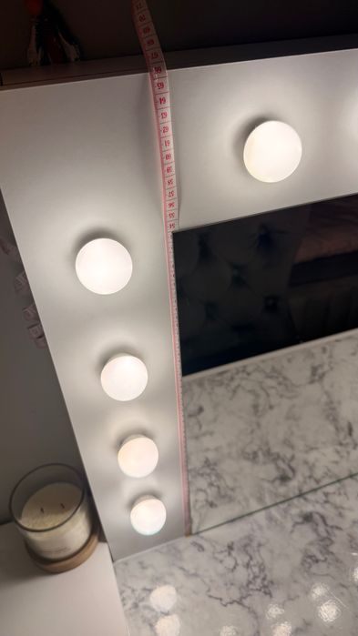 TOALETKA kosmetyczna BIAŁA z lustrem 12 LED