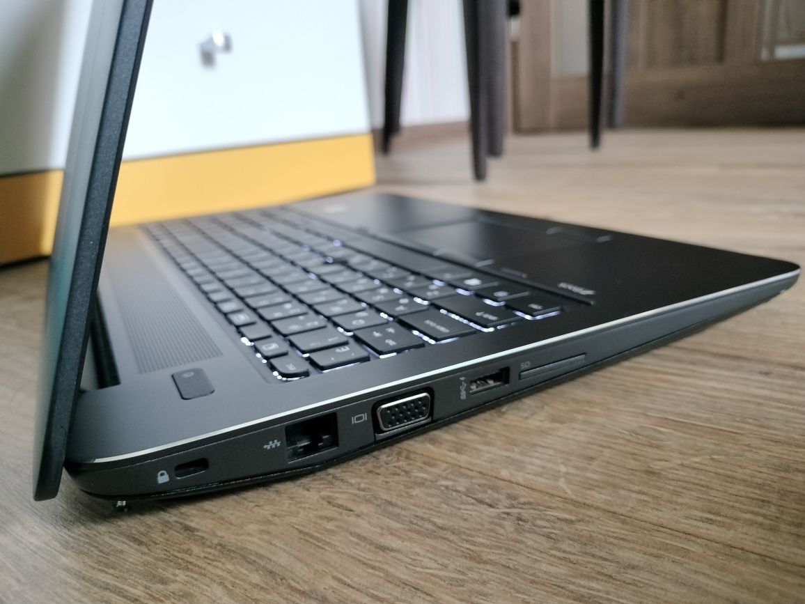 Графічний HP ZBook 15 G3, i7-6700HQ, 8Gb DDR4, 256Gb NVMe, W5170 2Gb