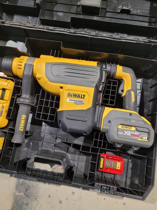 Młotów wiertarka Dewalt  Max SDS  z regulacją obrotów