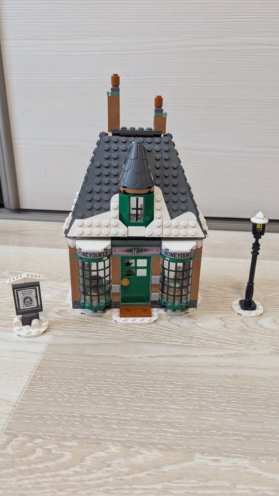 Lego Harry Potter Гаррі Поттер Прогулянка до села Гоґсмід (76388)