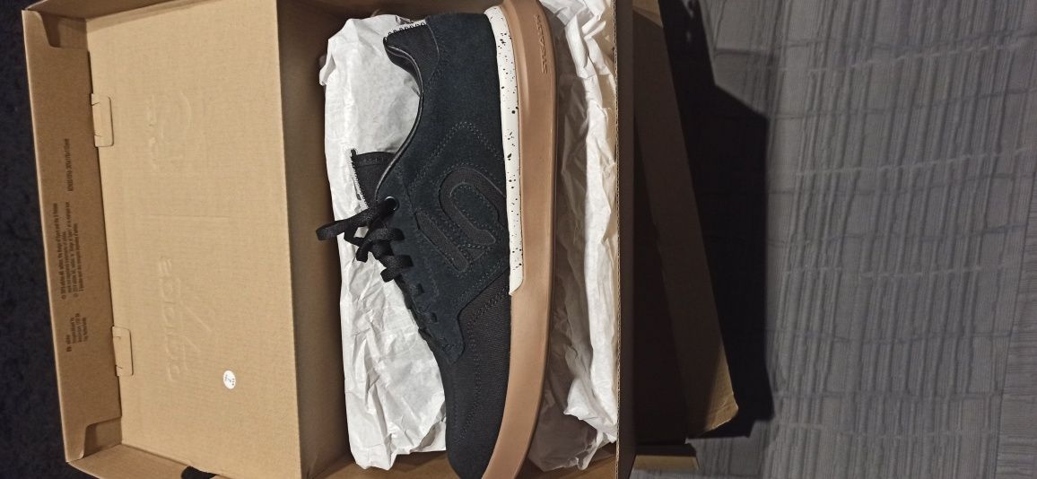 Sapatilhas Adidas 5 ten sleuth Novas
