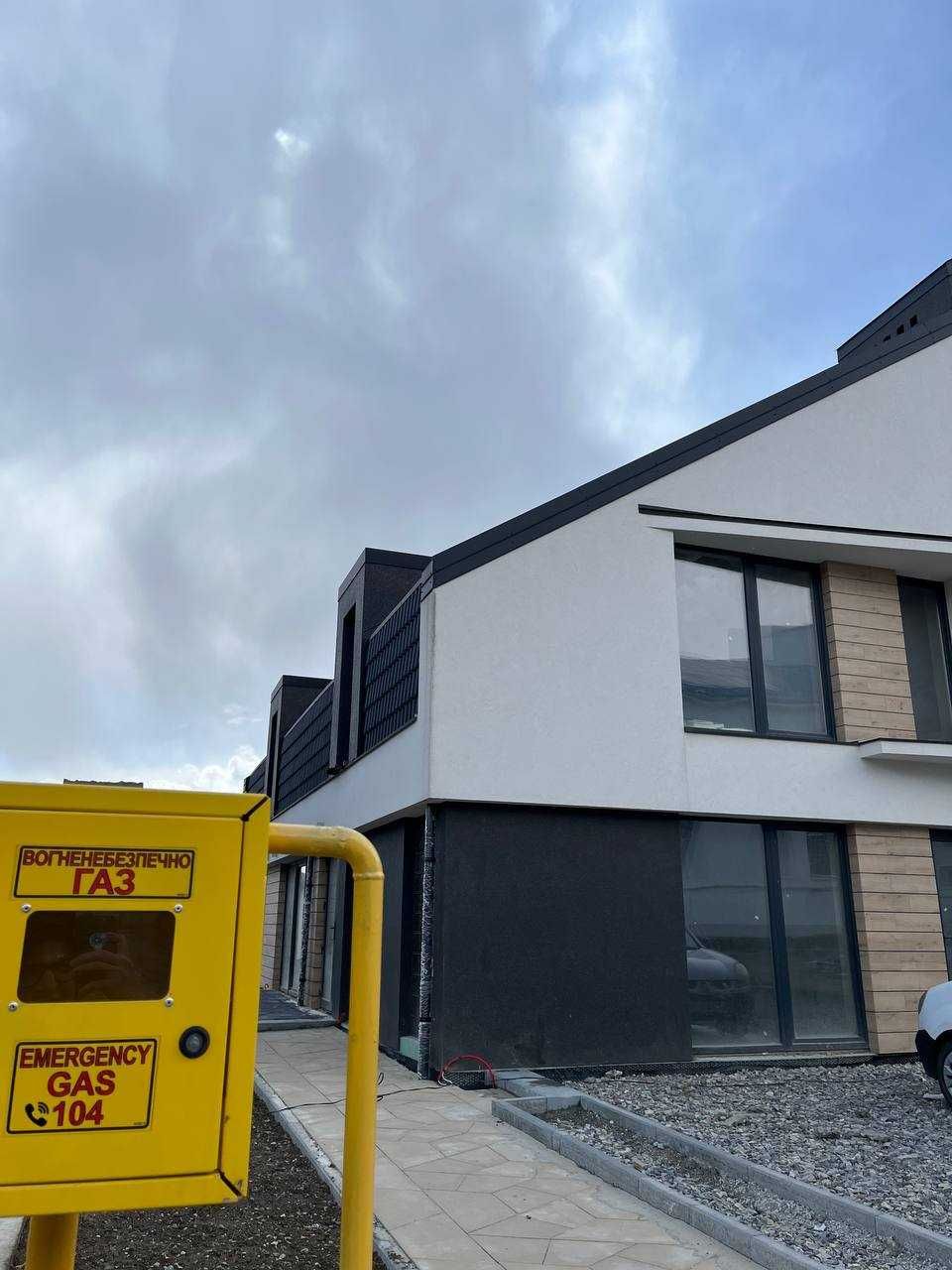 Стильний Duplex з терасою та навісом - 180м2, част.ремонт, комунікації