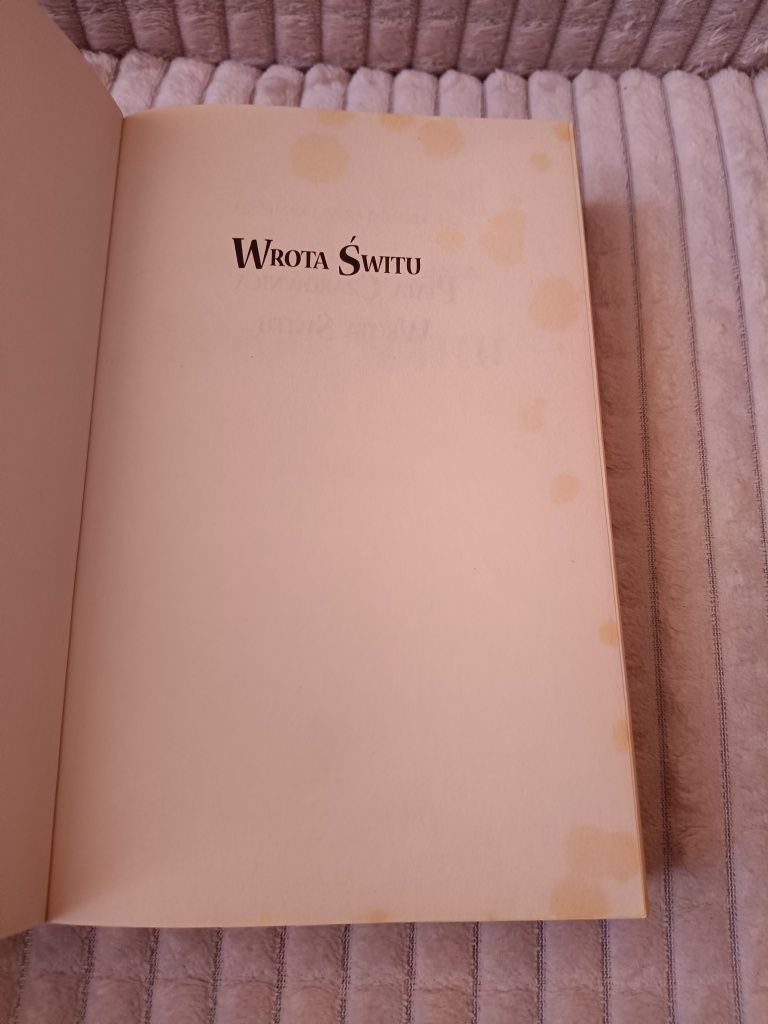 Robert Newcomb - Wrota świtu. Kroniki krwi i kamienia Tom II