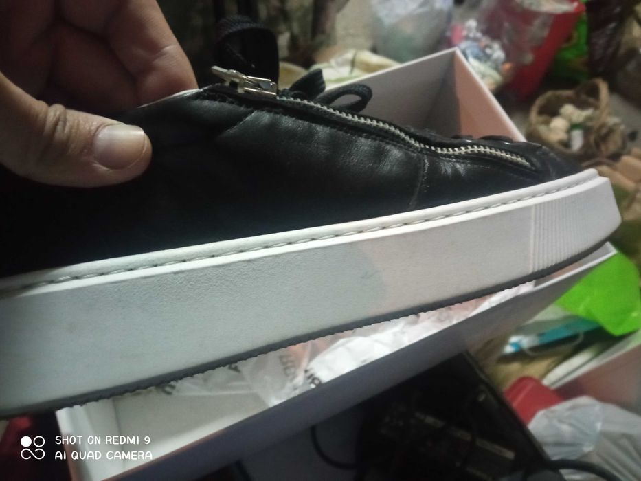 Sapatilhas preta e branca tamanho 41