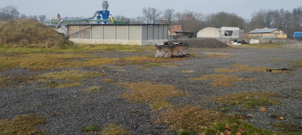 Działka ogrodzona ,utwardzona