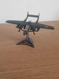 Miniatura (Escala 1:72) Avião Black Widow P-61 (NOVO)