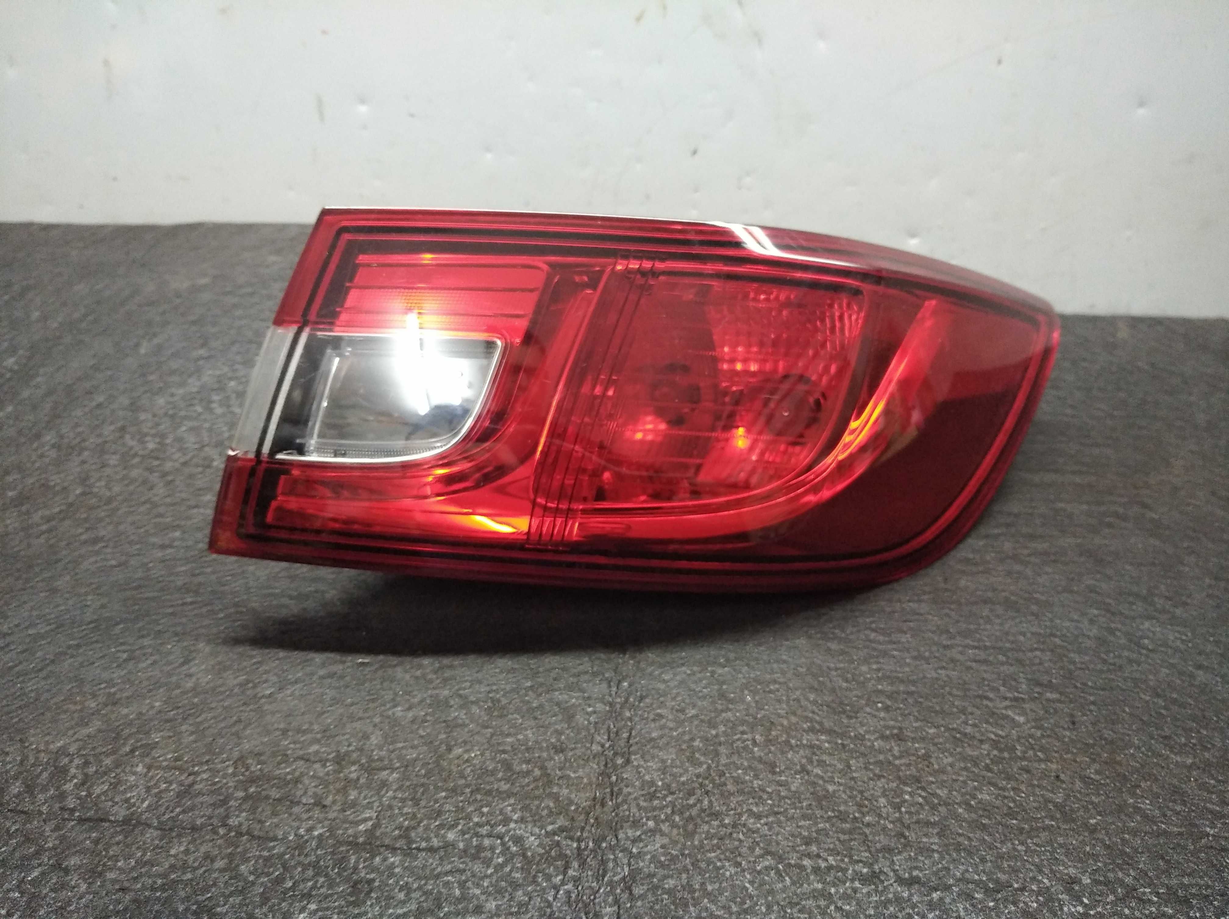 Renault Clio IV lampa prawy tył