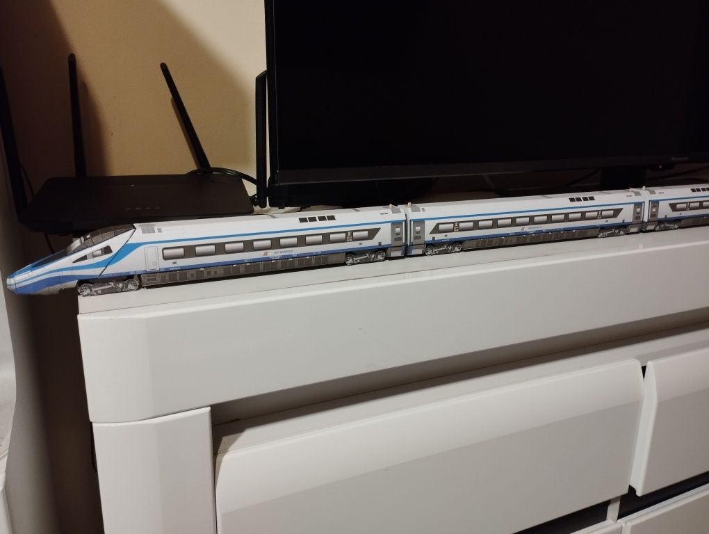 Model kartonowy zabawka pociąg expresowy  sklej model PENDOLINO IC PKP