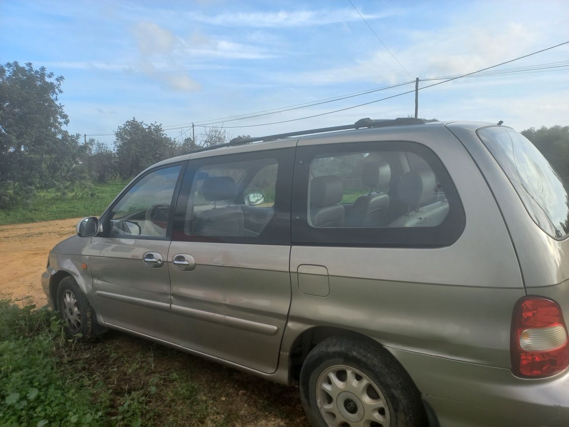 Kia Carnival LS 2001