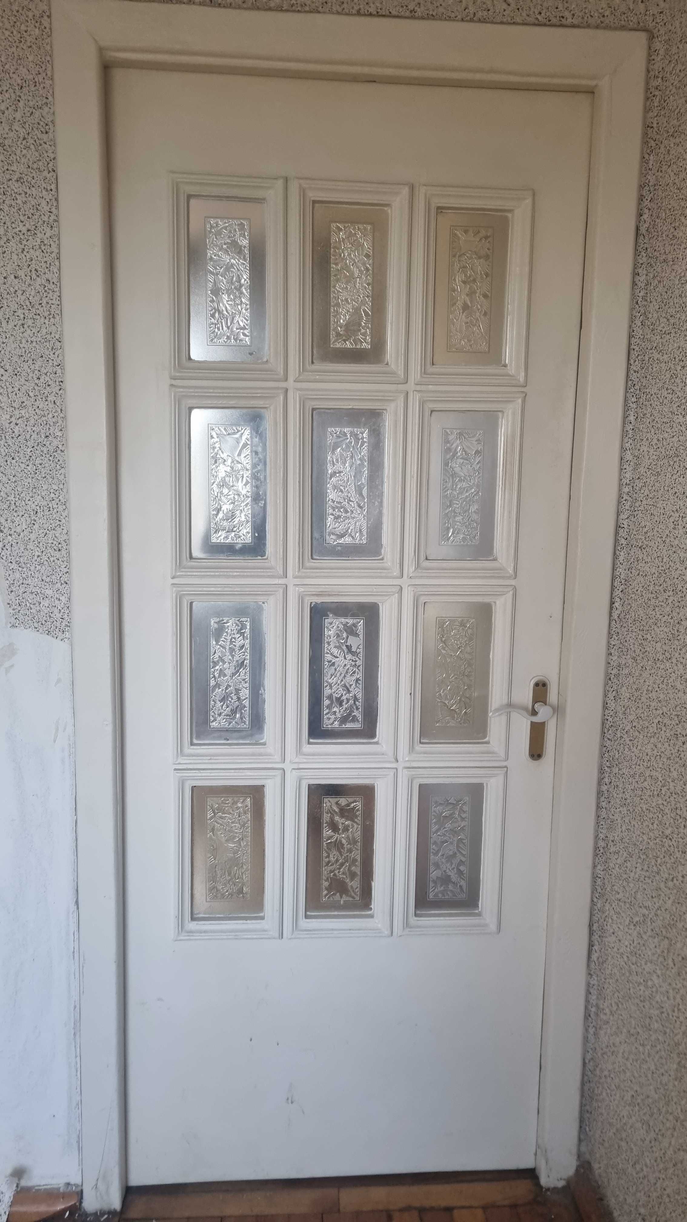 Продам двери бу крашеные