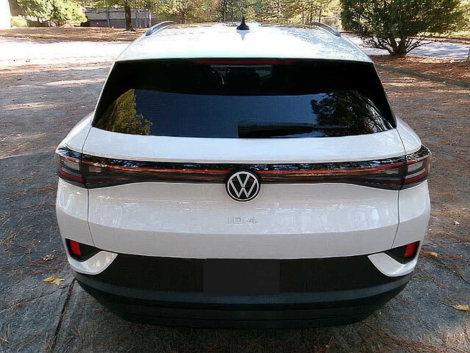 Volkswagen ID.4      2023