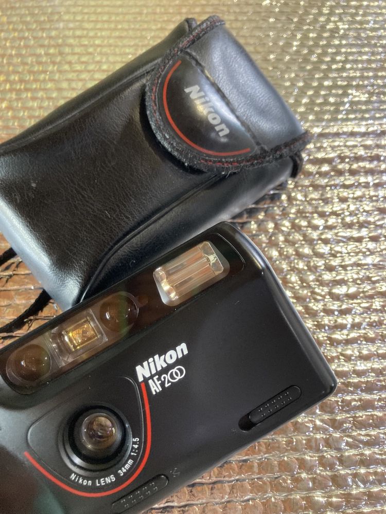 Nikon AF 200 - point n shoot 35mm film camera