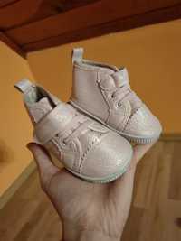 Buciki buty niemowlece