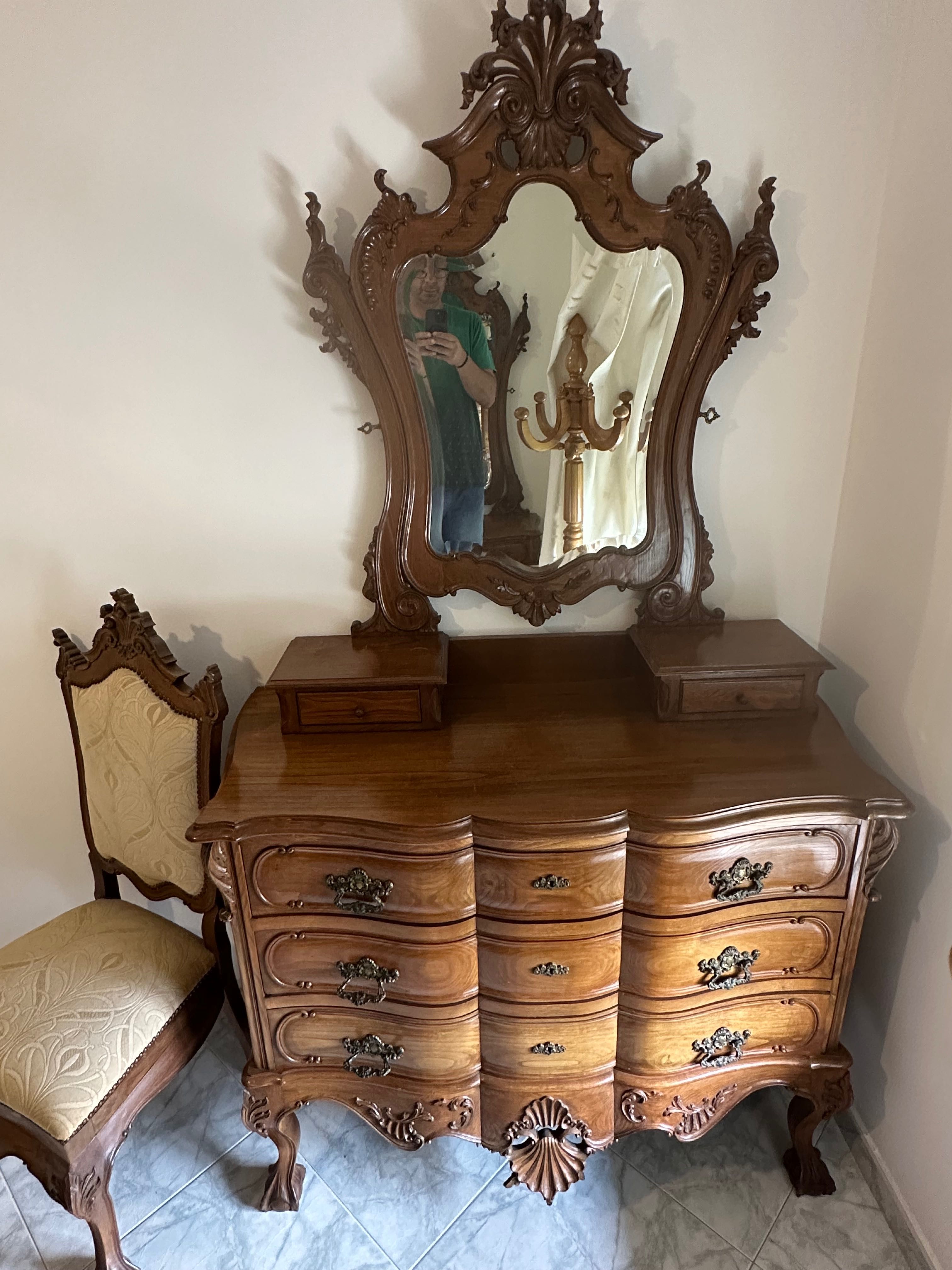Mobilia de quarto estilo antigo