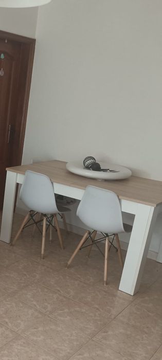 Mesa de Jantar extensível praticamente nova