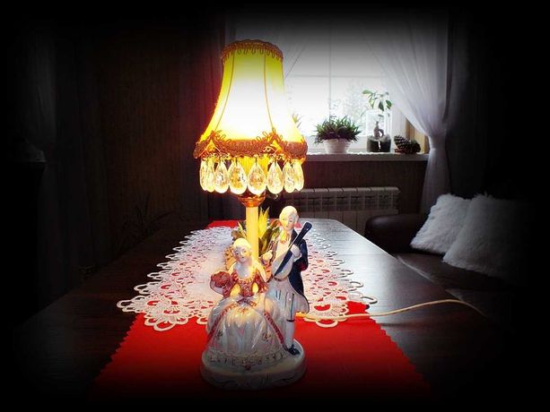 Stara porcelanowa lampka nocna z kryształami barok
