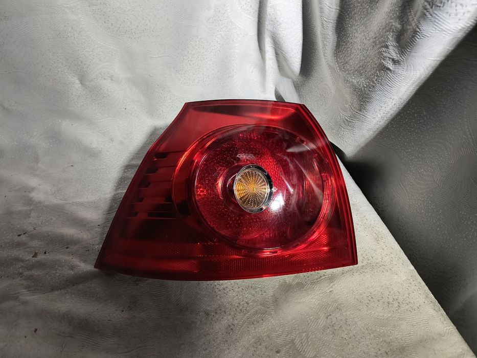 Lampa lewa tylna lewy tył VW Golf V 5 Europa sprawna