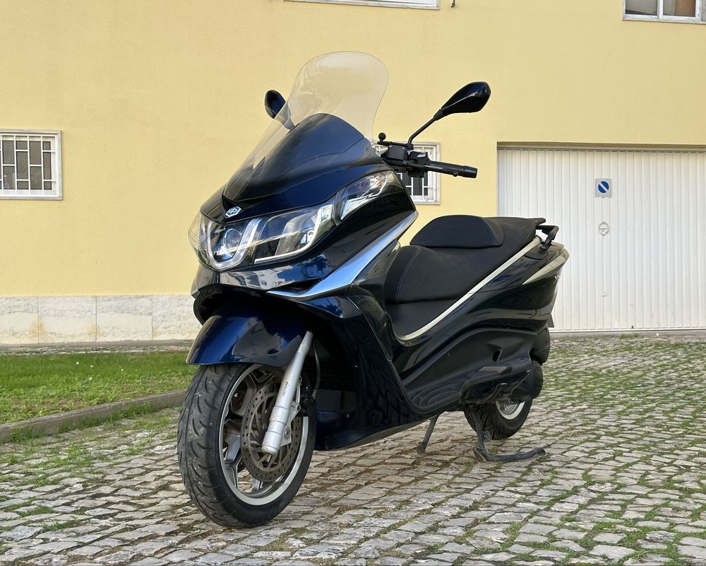 Maxiscooter Piaggio X10  125cc excelente estado