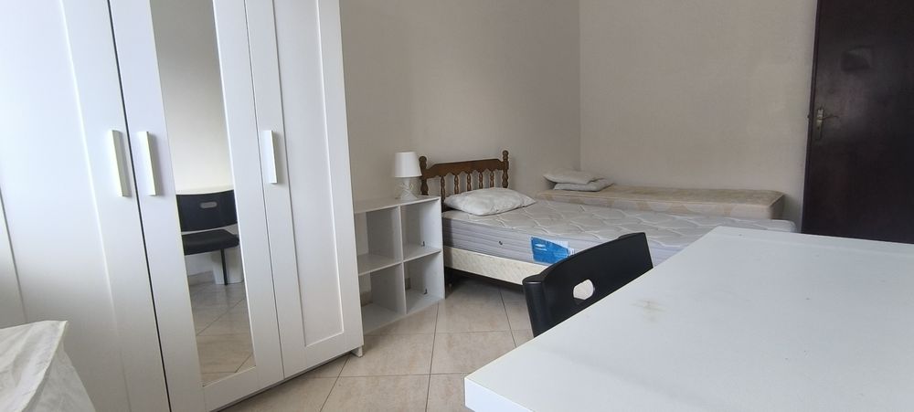 Quarto para duas pessoas.