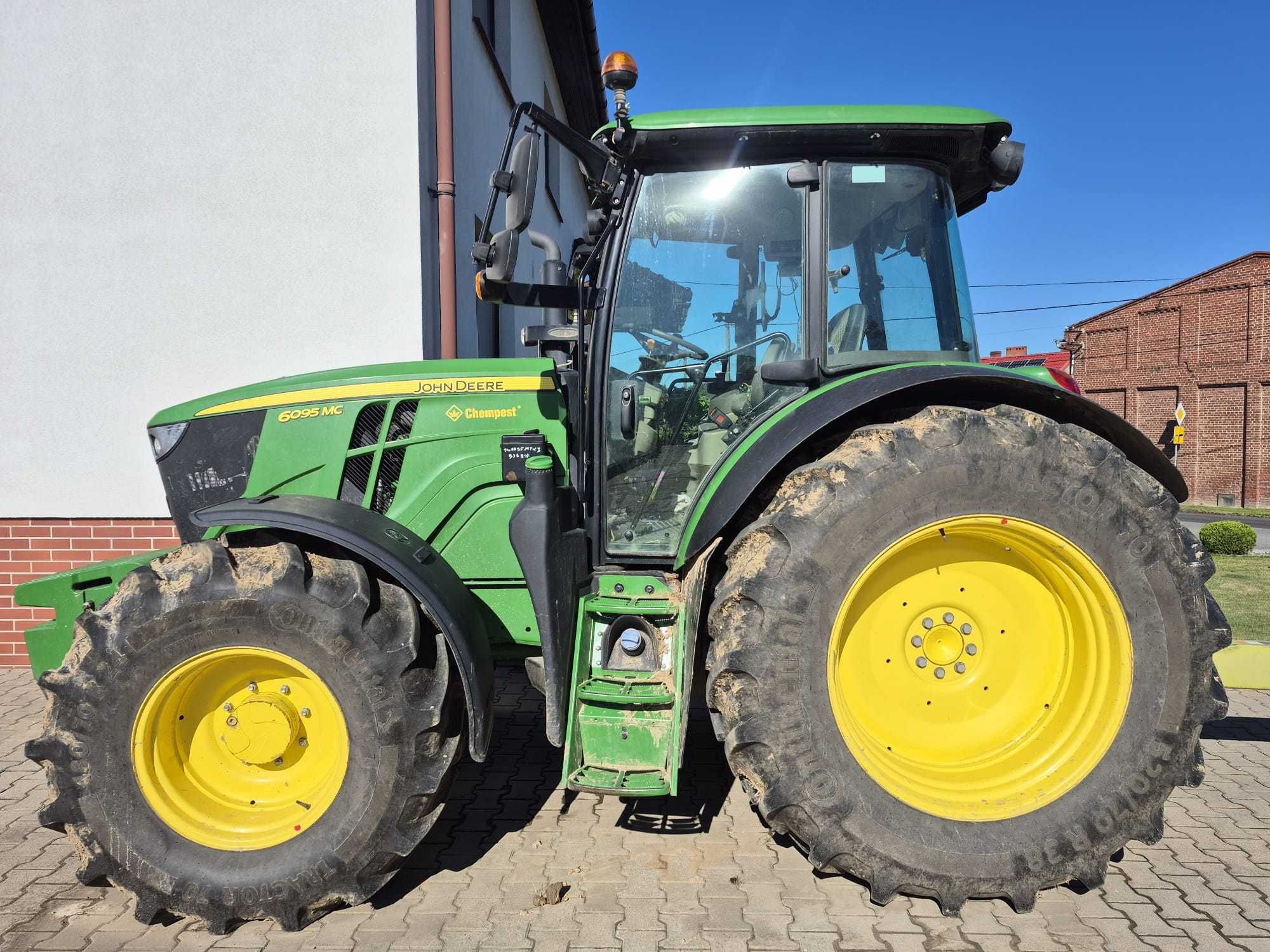 Ciągnik rolniczy John Deere 6095MC