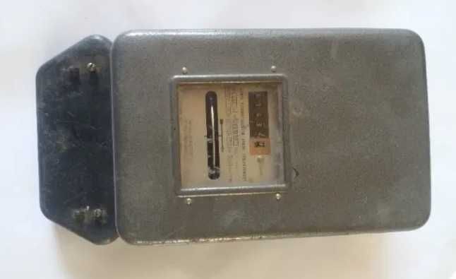 Licznik Kilowatogodzin z epoki PRL-u 1973 zakłady elektryka