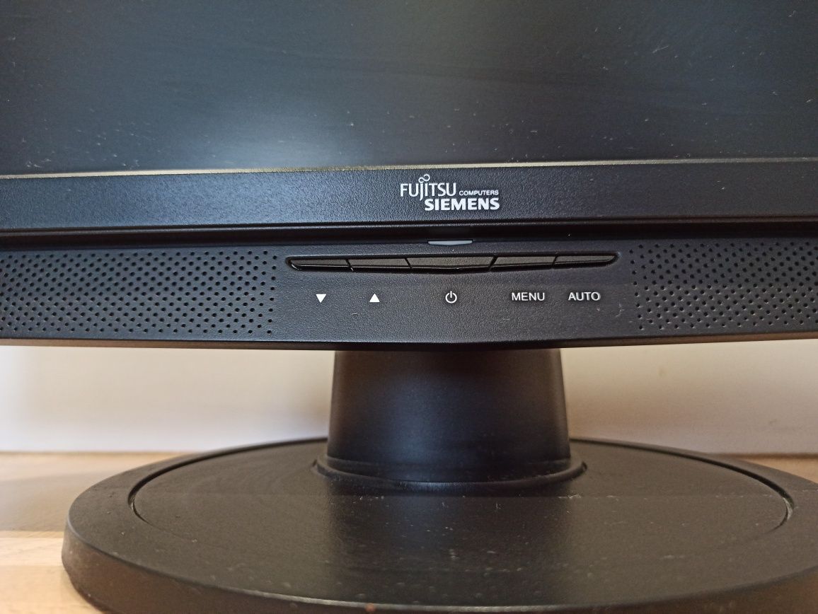 Monitor Fujitsu Siemens LCD 22 cale
