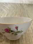 Antiga tigela de porcelana