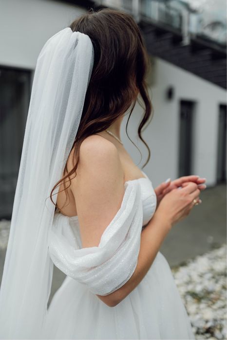 Сукня вечірня, випускна або весільна