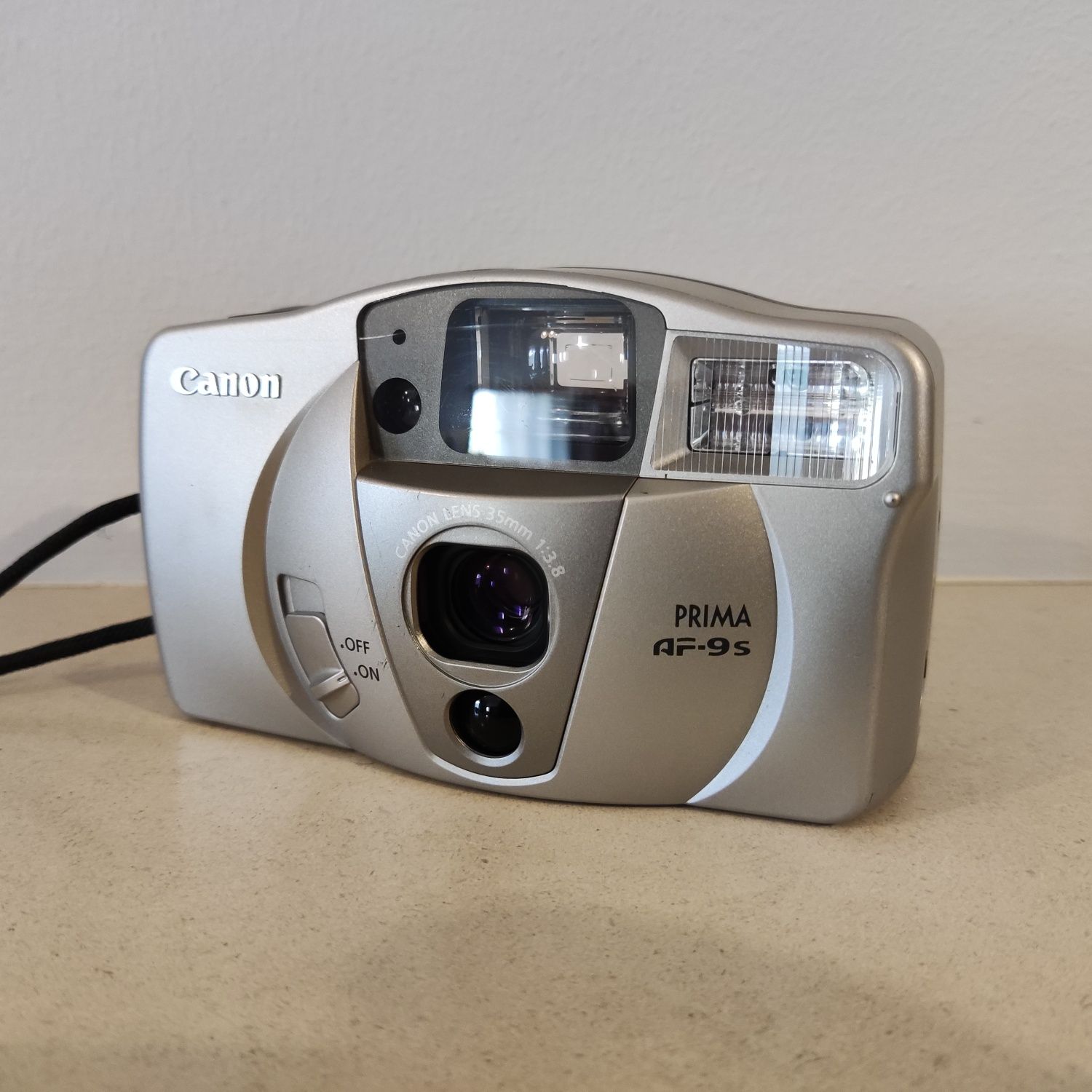 Canon Prima AF-9s - camera "point and shoot" 35 mm - vintage