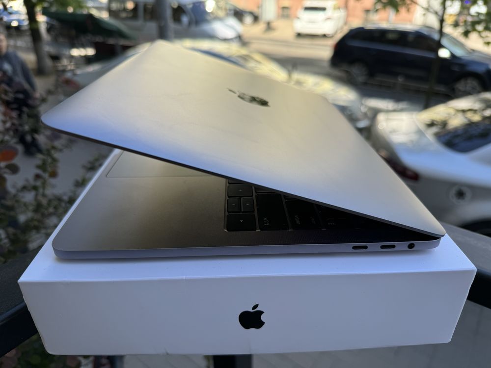 MacBook Pro 13” 2016 i5/8/256gb Space Gray ідеал