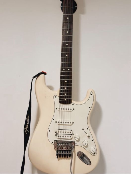 Fender Standard Stratocaster HSS