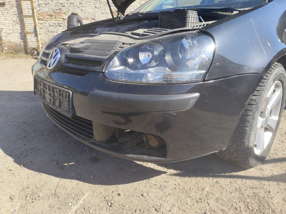 VW Golf V zderzak przód przedni czarny grill LC9Z