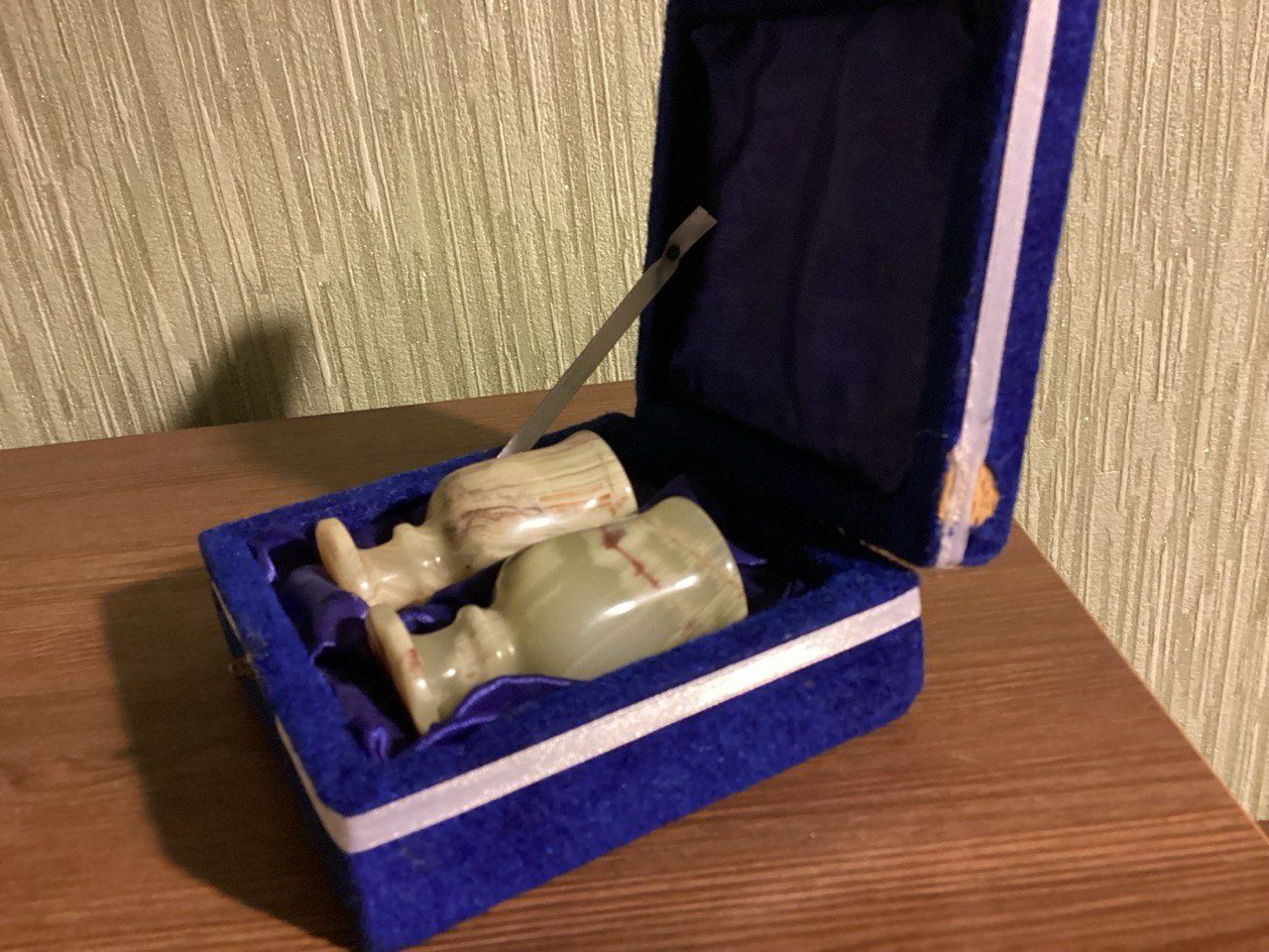 Рюмки из оникса в бархате