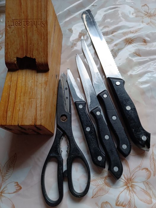 Ножі кухонні з підставкою