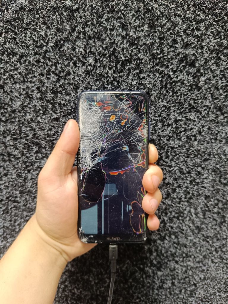 Huawei y6s битий екран