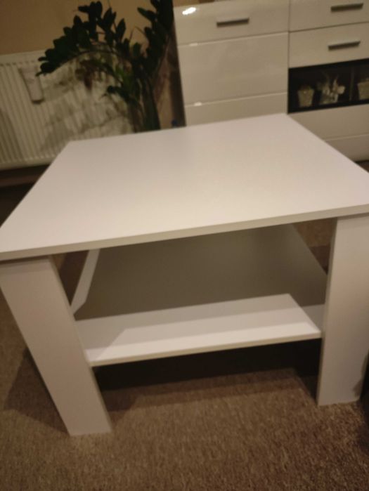 Stolik biały sprzedam