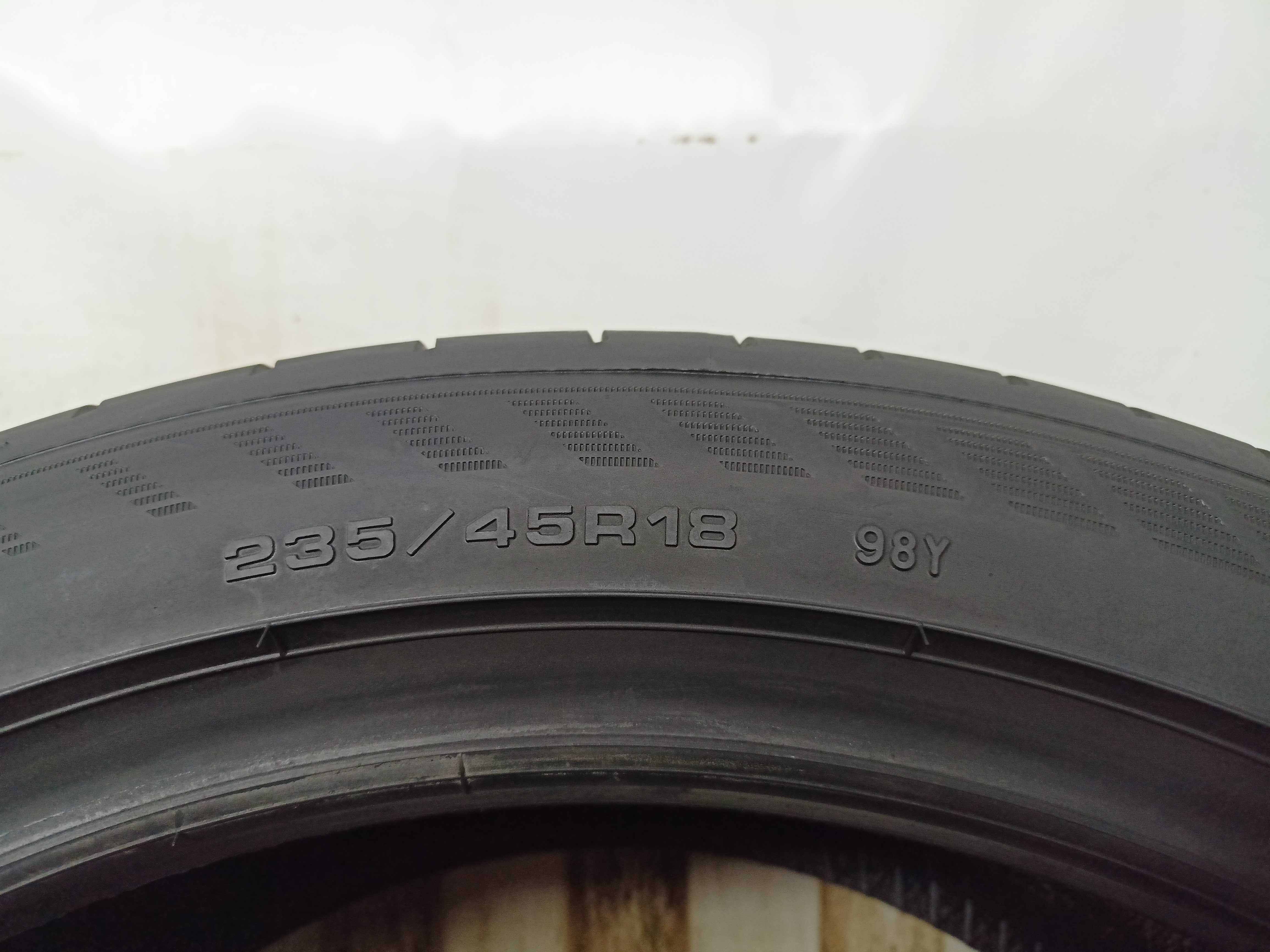 Goodyear Eagle F1 235/45/18 24r. 98Y 2x7,1mm 2x6,8mm (3067)