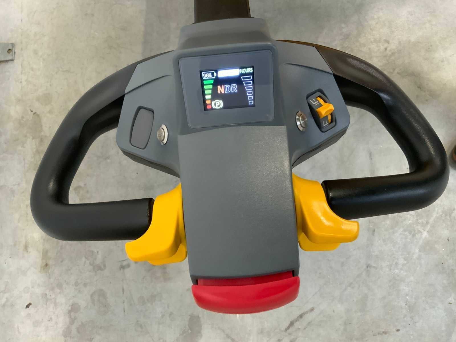 Stacker Empilhador porta paletes elétrico NOVO, 1500kg, elevação 3.0m